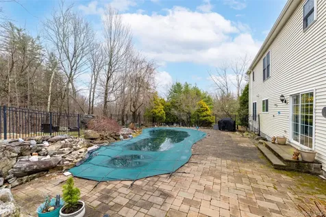 37 Sheryl Lane Mahopac NY 10541