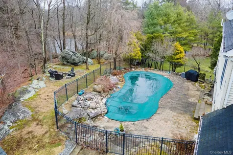 37 Sheryl Lane Mahopac NY 10541