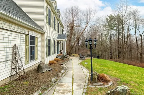 37 Sheryl Lane Mahopac NY 10541