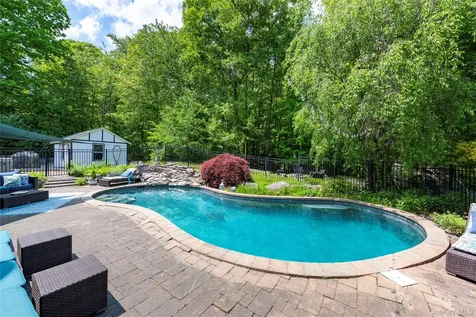 37 Sheryl Lane Mahopac NY 10541