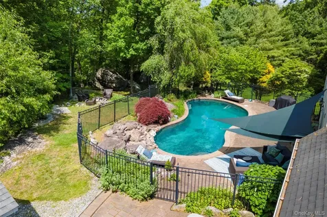 37 Sheryl Lane Mahopac NY 10541