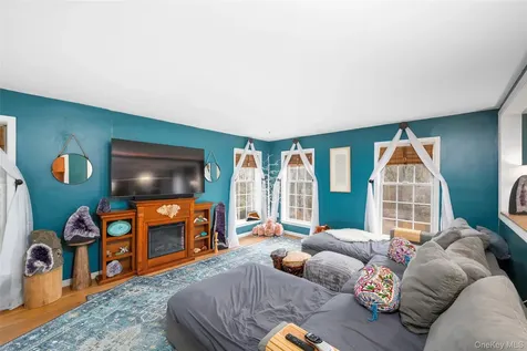 37 Sheryl Lane Mahopac NY 10541