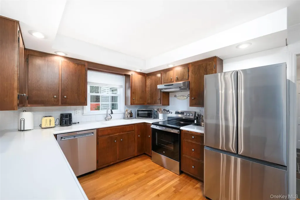 44 Thornwood Drive Poughkeepsie NY 12603