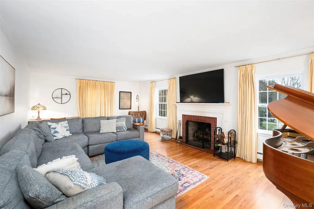 44 Thornwood Drive Poughkeepsie NY 12603
