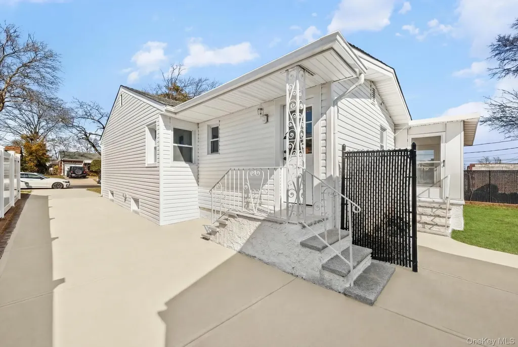 2243 Leighton Road Elmont NY 11003