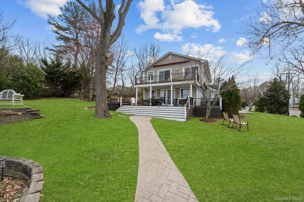 29 Dyke Road Setauket NY 11733