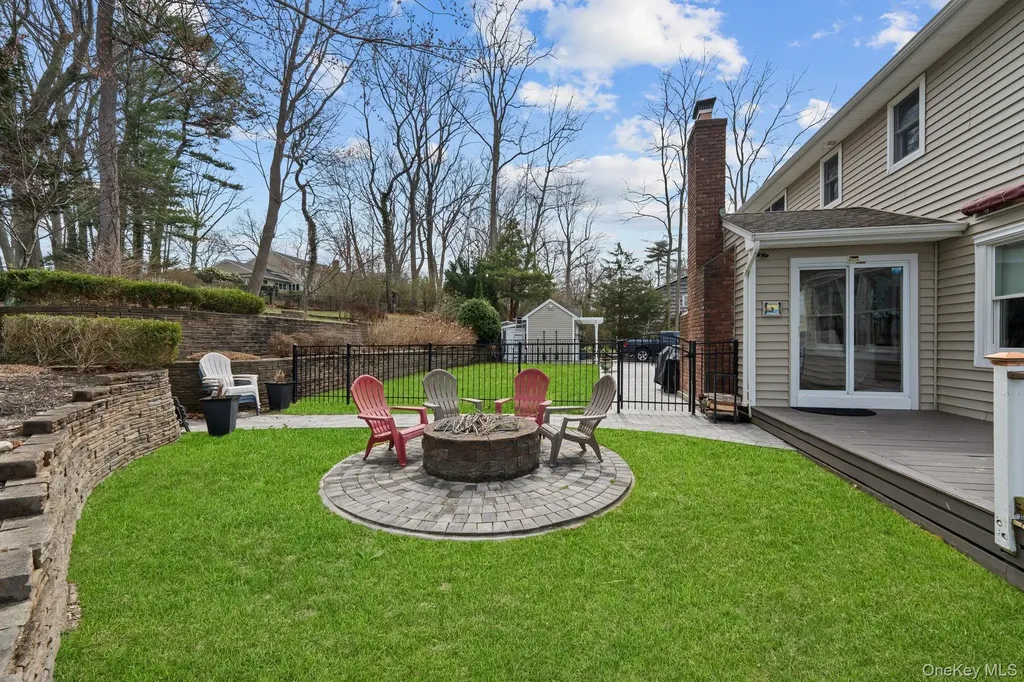 29 Dyke Road Setauket NY 11733