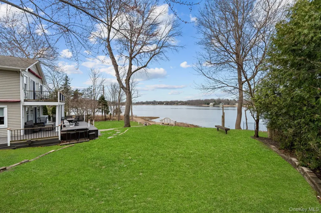 29 Dyke Road Setauket NY 11733