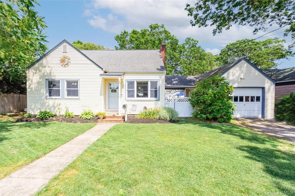 77 N Summit Avenue Patchogue NY 11772
