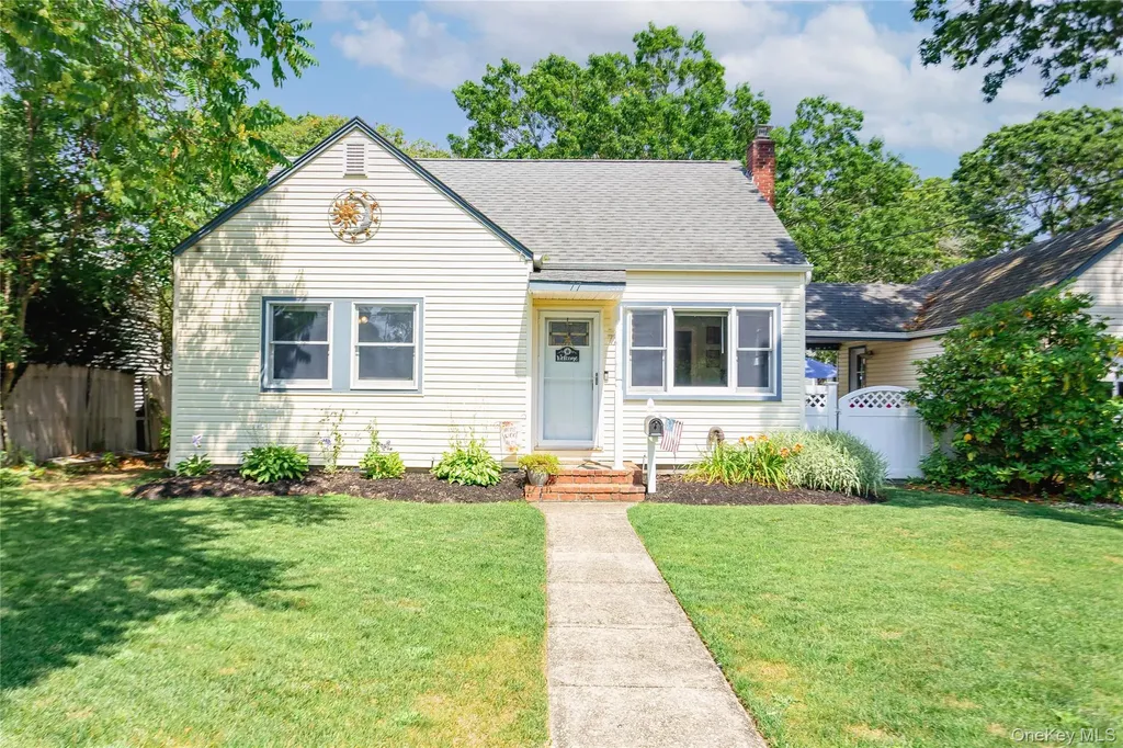 77 N Summit Avenue Patchogue NY 11772