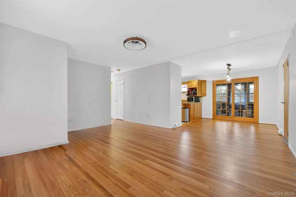 18 Cardinal Drive Poughkeepsie NY 12601