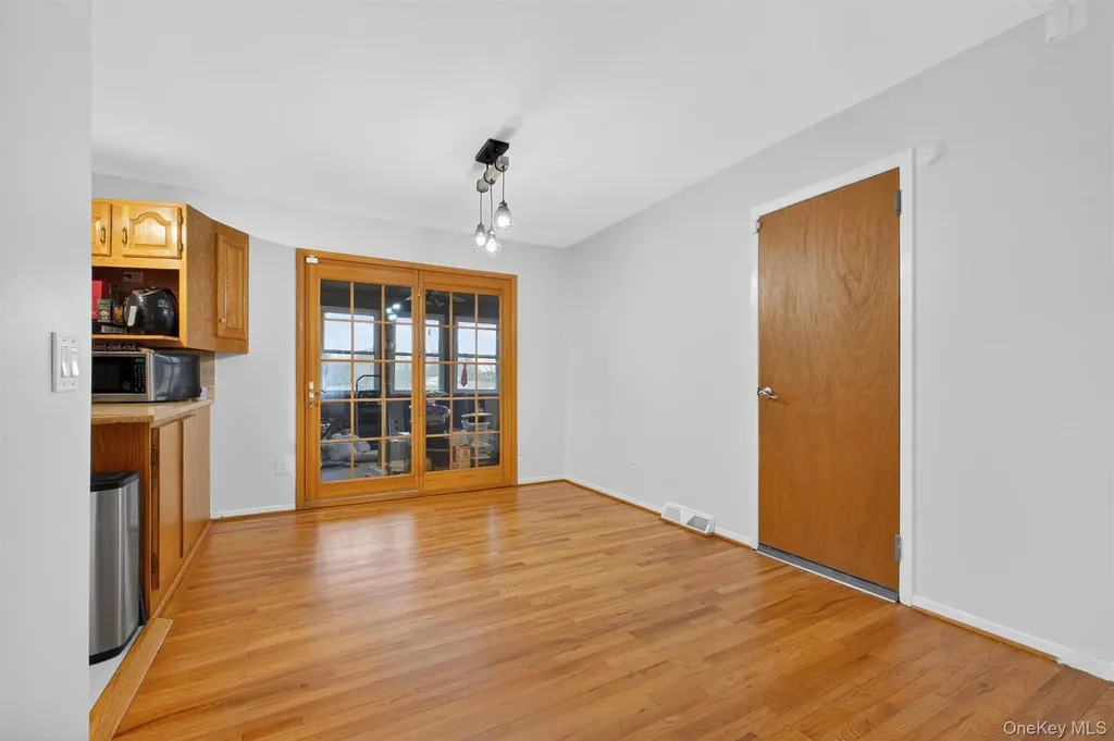18 Cardinal Drive Poughkeepsie NY 12601