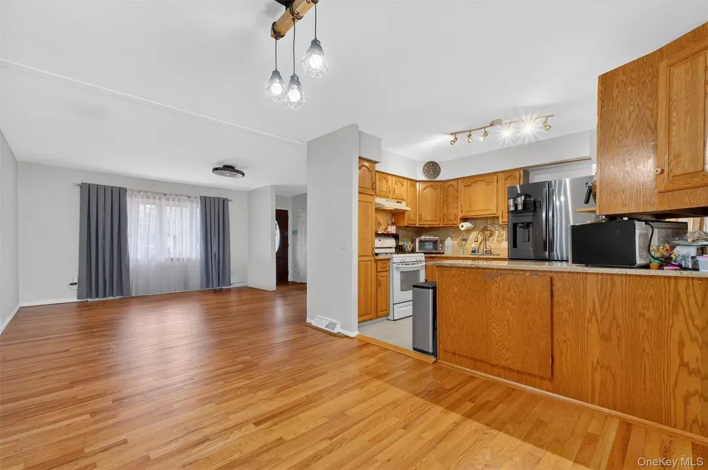 18 Cardinal Drive Poughkeepsie NY 12601