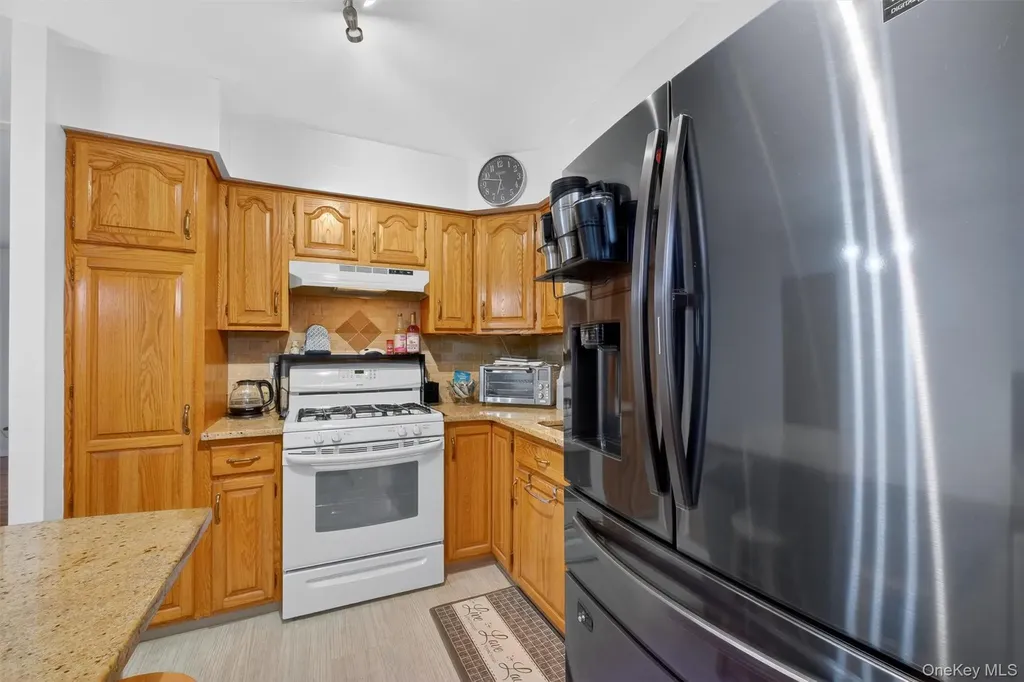 18 Cardinal Drive Poughkeepsie NY 12601
