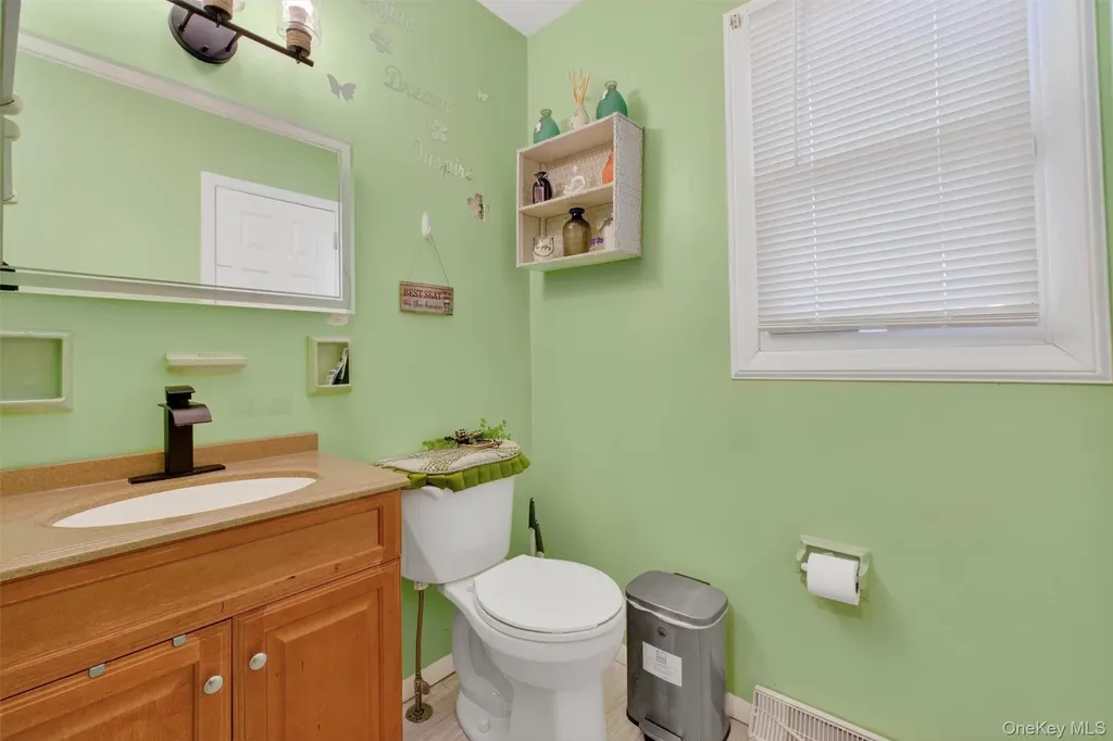 18 Cardinal Drive Poughkeepsie NY 12601