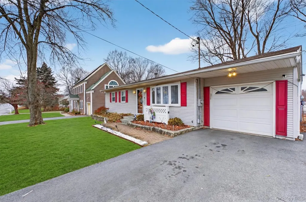 18 Cardinal Drive Poughkeepsie NY 12601