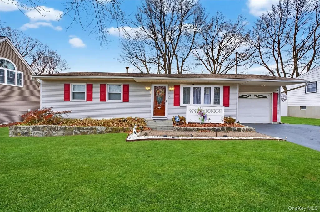 18 Cardinal Drive Poughkeepsie NY 12601