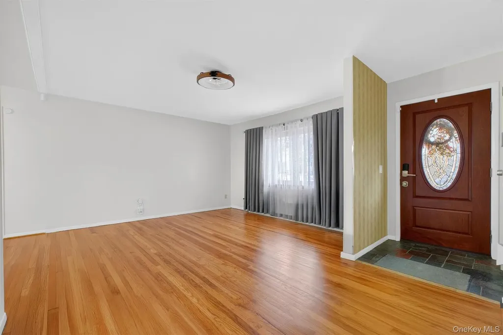 18 Cardinal Drive Poughkeepsie NY 12601