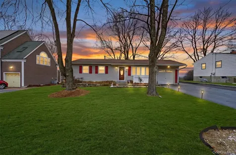 18 Cardinal Drive Poughkeepsie NY 12601