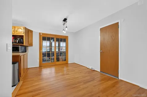 18 Cardinal Drive Poughkeepsie NY 12601