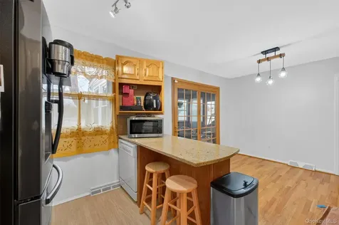 18 Cardinal Drive Poughkeepsie NY 12601