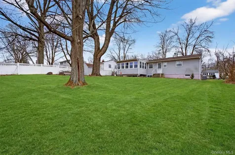 18 Cardinal Drive Poughkeepsie NY 12601