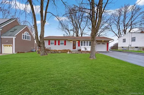 18 Cardinal Drive Poughkeepsie NY 12601