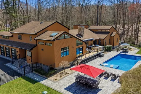 9 Watercrest Court Head Of The Harbor NY 11780