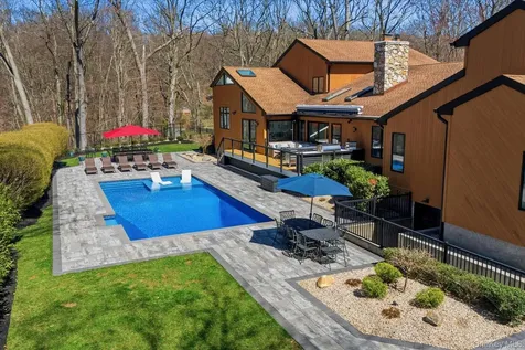 9 Watercrest Court Head Of The Harbor NY 11780