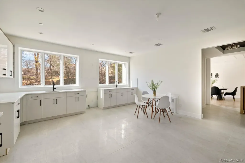 9 Valley Way Spring Valley NY 10977