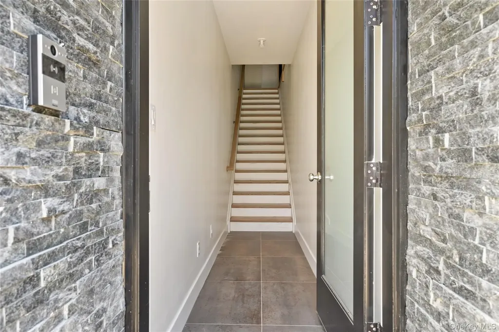 9 Valley Way Spring Valley NY 10977