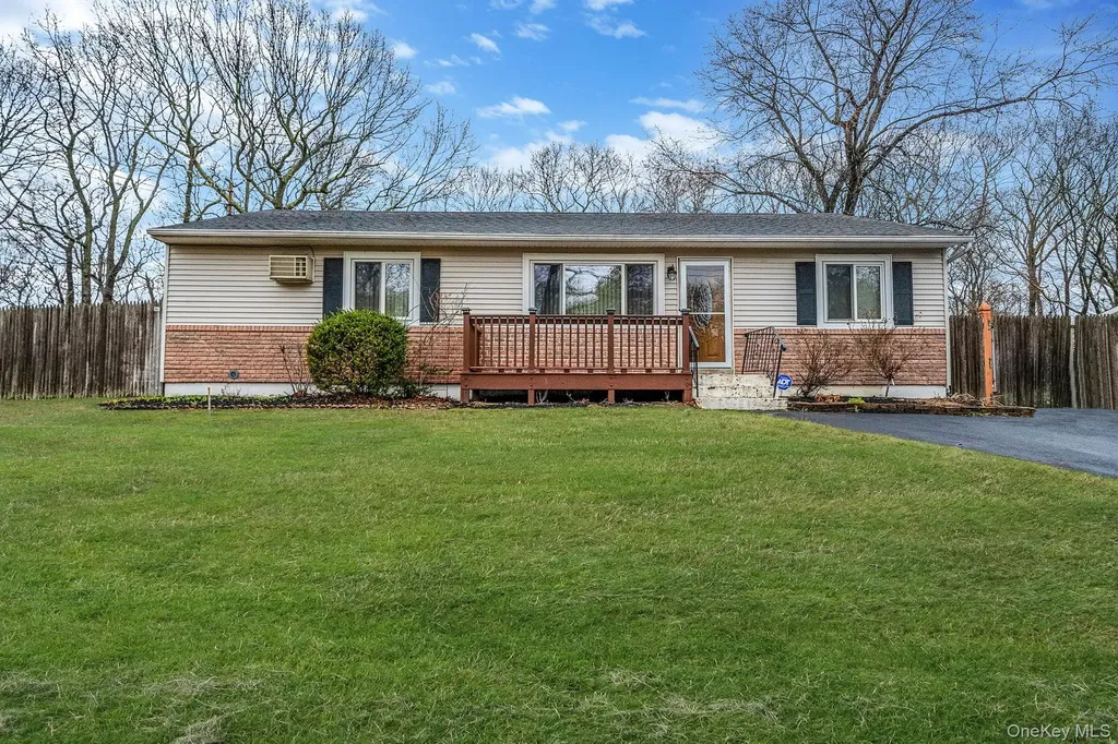 15 Carr Lane Medford NY 11763