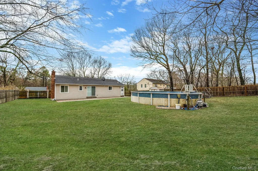 15 Carr Lane Medford NY 11763