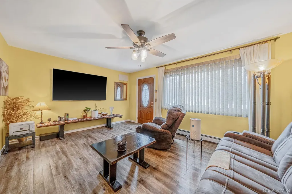 15 Carr Lane Medford NY 11763