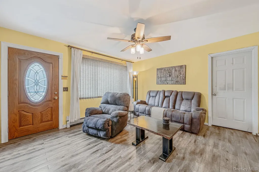 15 Carr Lane Medford NY 11763