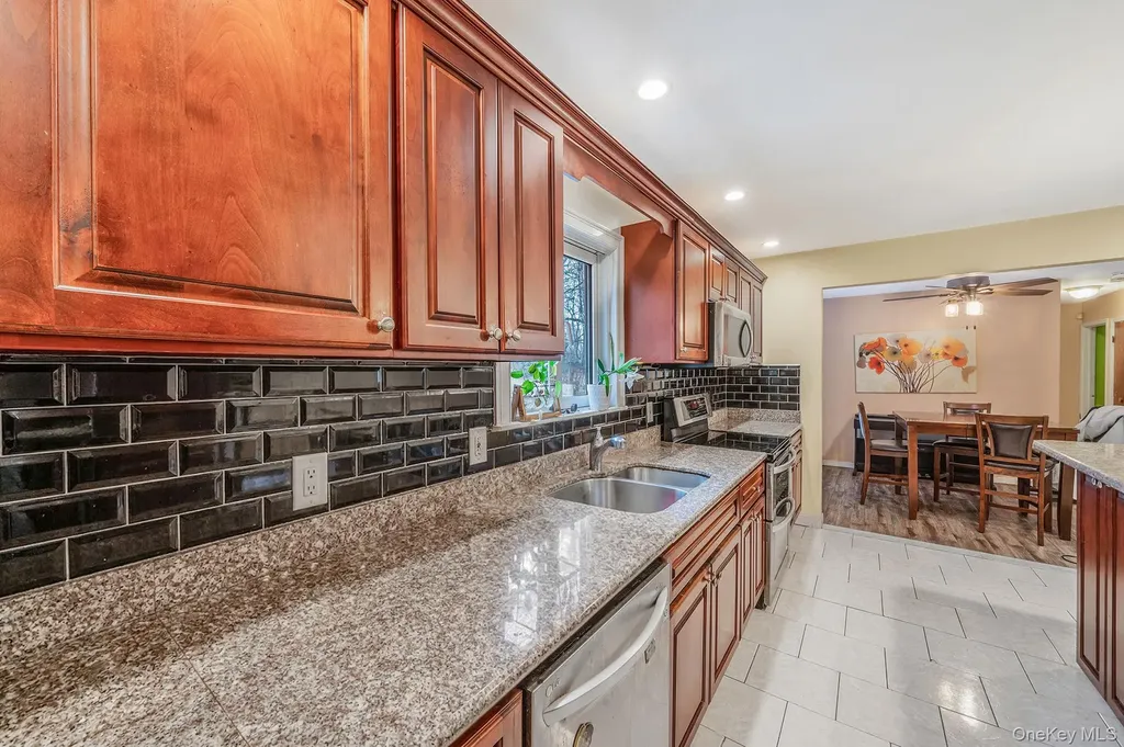 15 Carr Lane Medford NY 11763