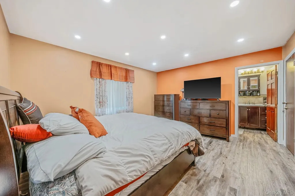 15 Carr Lane Medford NY 11763