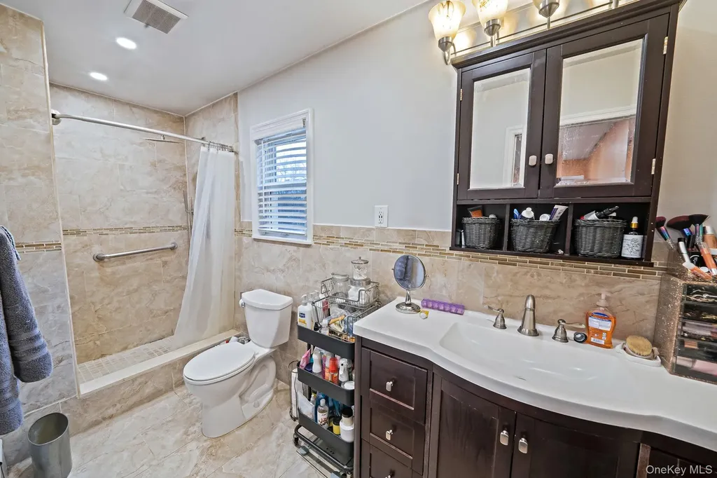 15 Carr Lane Medford NY 11763