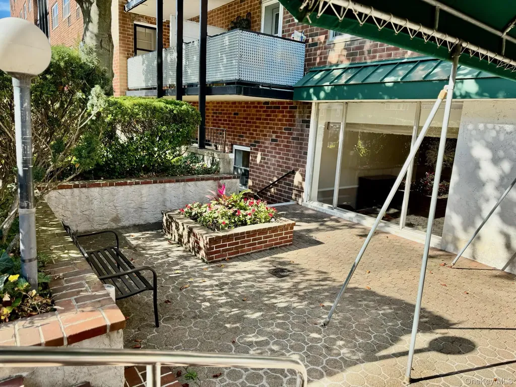100 Lincoln Avenue Mineola NY 11501