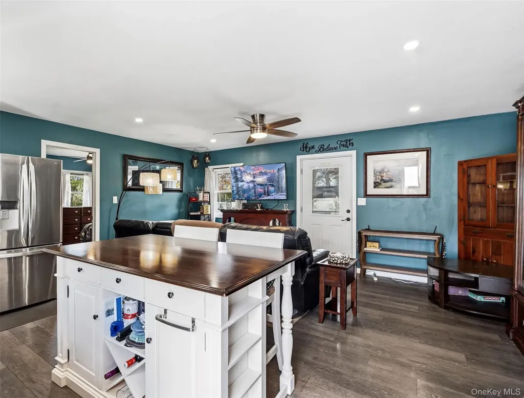 21 Elkin Drive Middle Island NY 11953