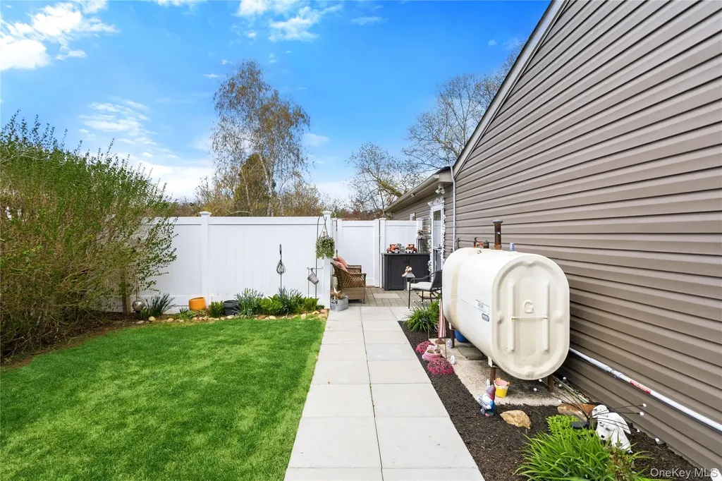 21 Elkin Drive Middle Island NY 11953