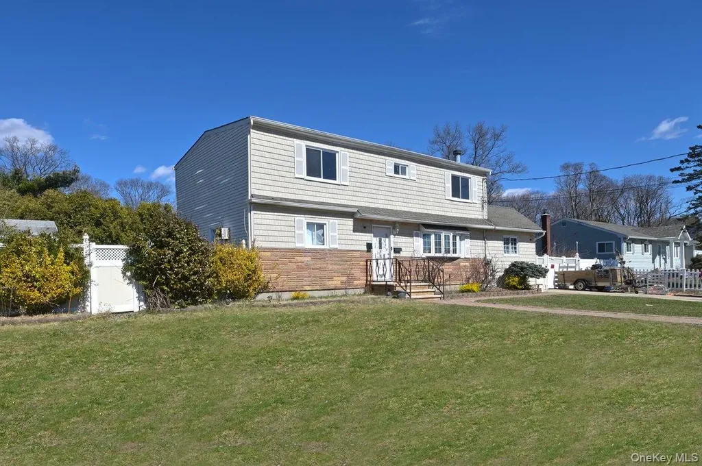 313 Warren Street West Babylon NY 11704