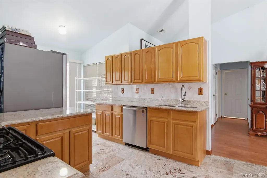 11 Royal Drive Coram NY 11727