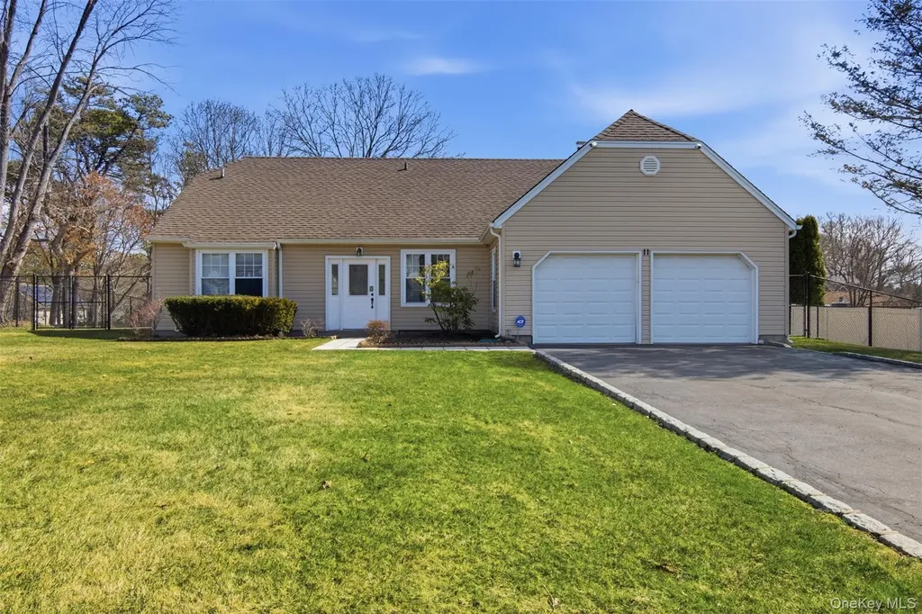 11 Royal Drive Coram NY 11727