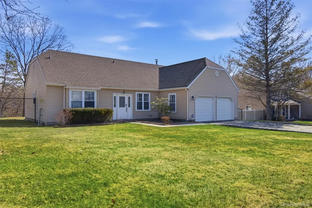 11 Royal Drive Coram NY 11727