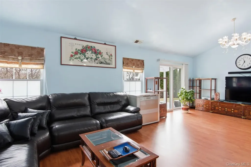 11 Royal Drive Coram NY 11727