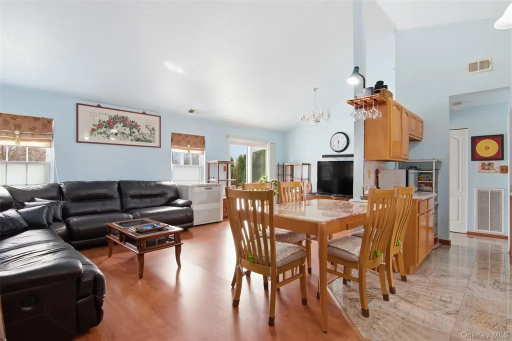 11 Royal Drive Coram NY 11727
