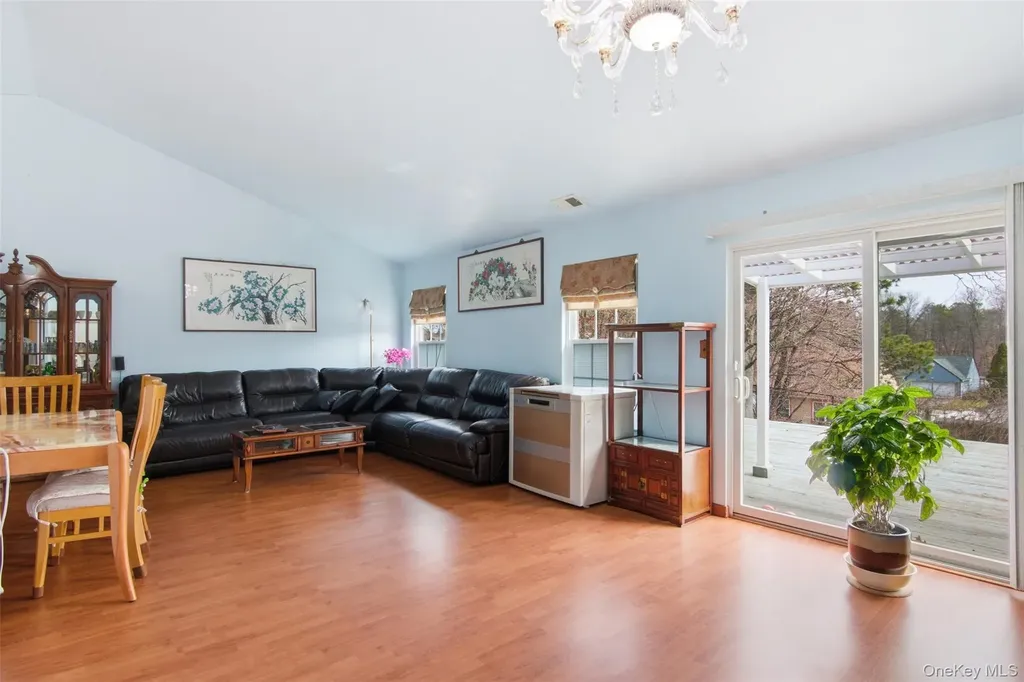 11 Royal Drive Coram NY 11727