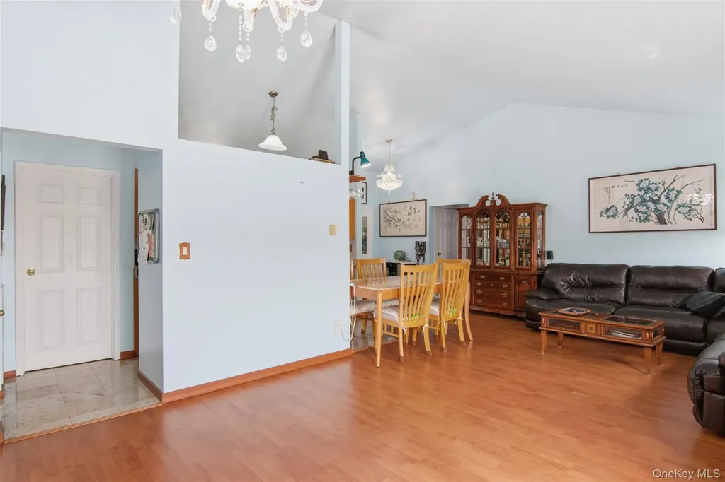 11 Royal Drive Coram NY 11727