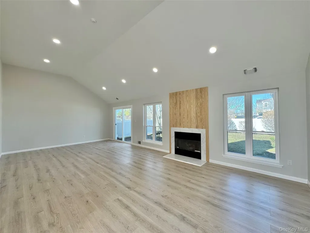 188 River Drive Moriches NY 11955